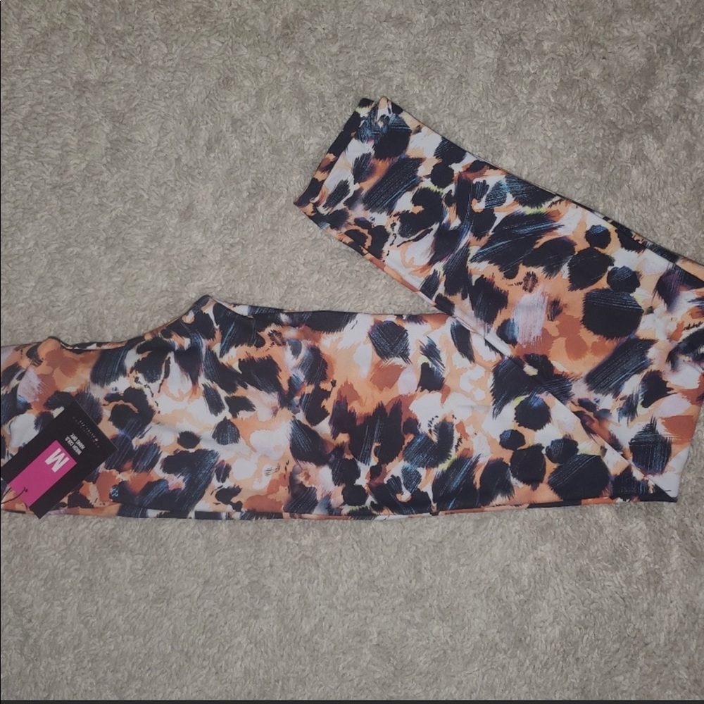 Lici fit Wild Thing V-cut Scrunch Leggings - Picture 3 of 3
